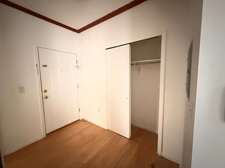 16 Woodlawn Ave #3E — Photo 9