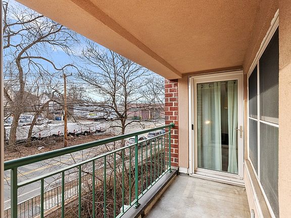 5th image of 1 Watermill Pl Unit 212