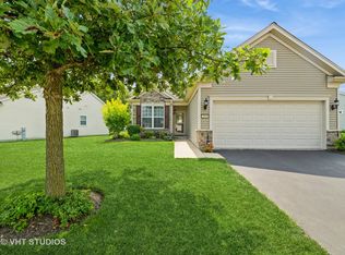 2845 Edgewater Dr, Elgin, IL 60124