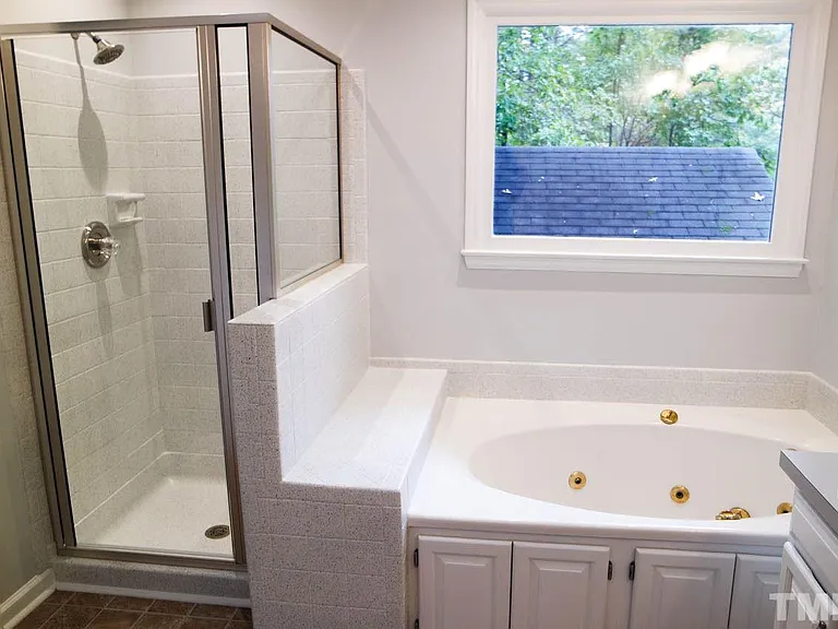 4913 Liverpool Ln — Photo 4