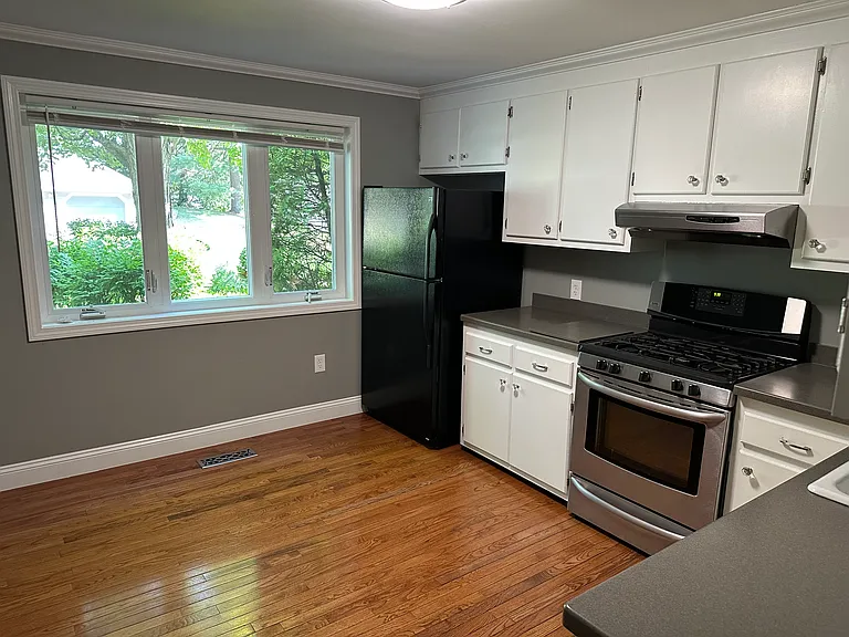 60 Heather Ct — Photo 2