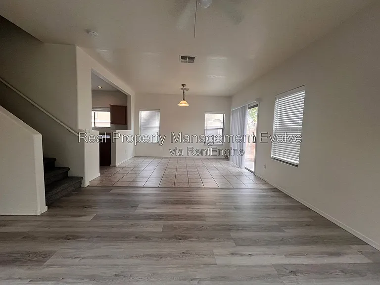 9503 N 82nd Ln — Photo 5