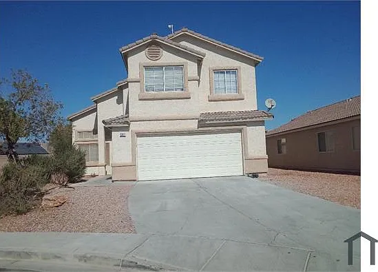 4 bed, $2,700 — Photo 1