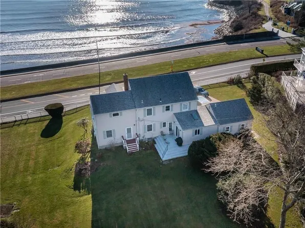 132 Memorial Blvd, Newport, RI 02840