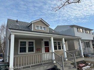 2202 Hollywood Ave, Grosse Pointe Woods, MI 48236