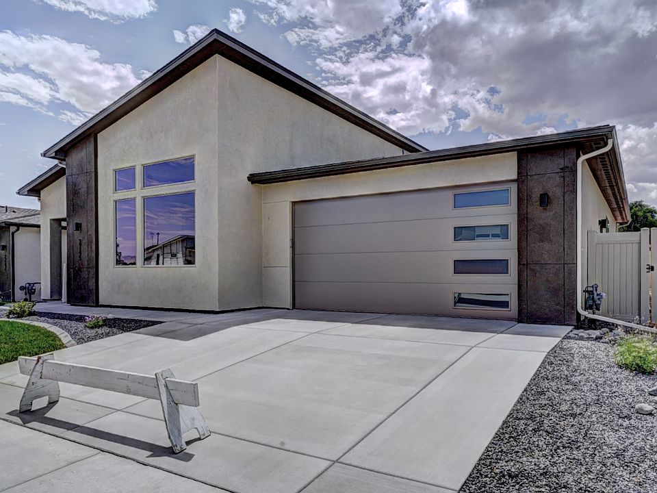1st image of 2745 Eclipse Ave
