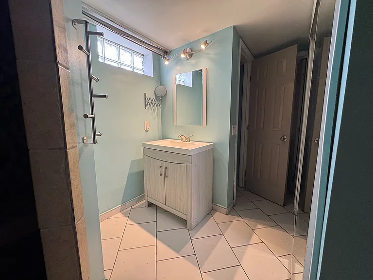 2747 Culbertson Ave — Photo 10