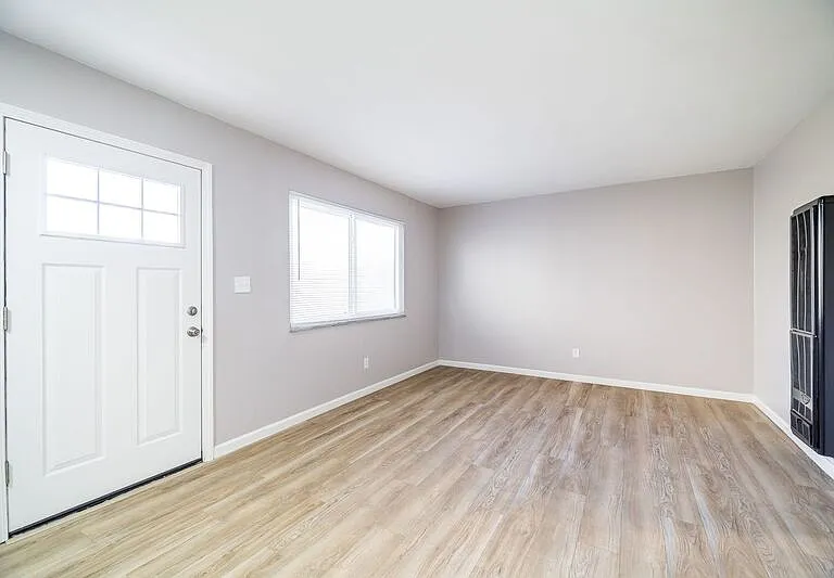 1075 Oak St #E — Photo 16