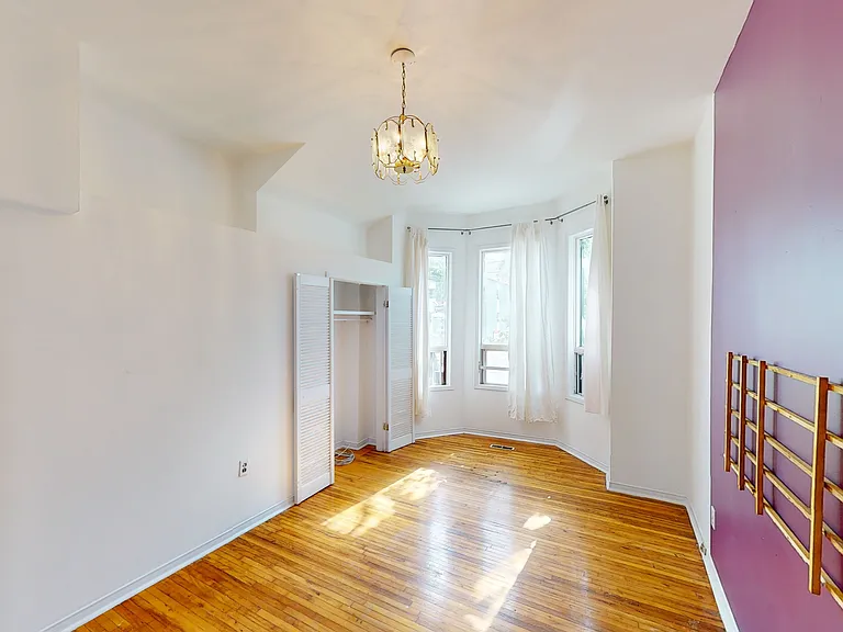 221 Bathurst St #4 — Photo 3