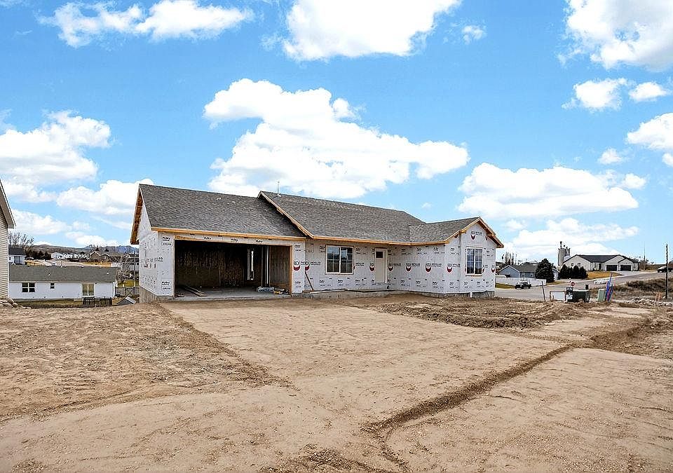 1st image of 326 Lakeview Rd