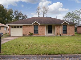 119 Brigadoon Ln, Friendswood, TX 77546