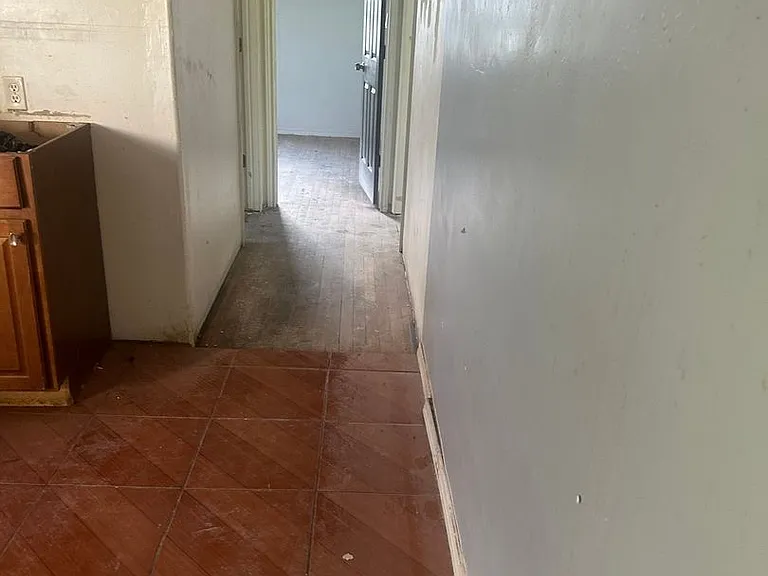 5102 Anna Maria — Photo 2