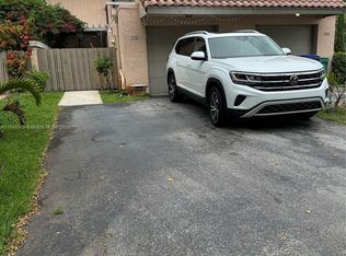 713 NE 205th Ter #713, Miami, FL 33179