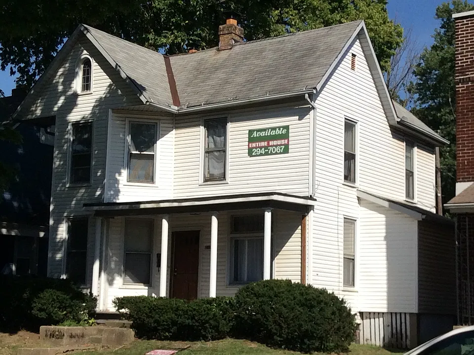 2132 Indianola Ave