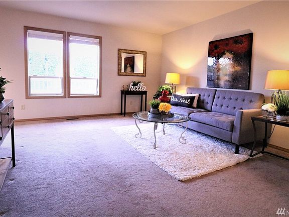 Wonderful spacious living room w/ plenty of natural lighting!