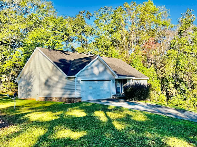 103 Vineyard Dr — Photo 3