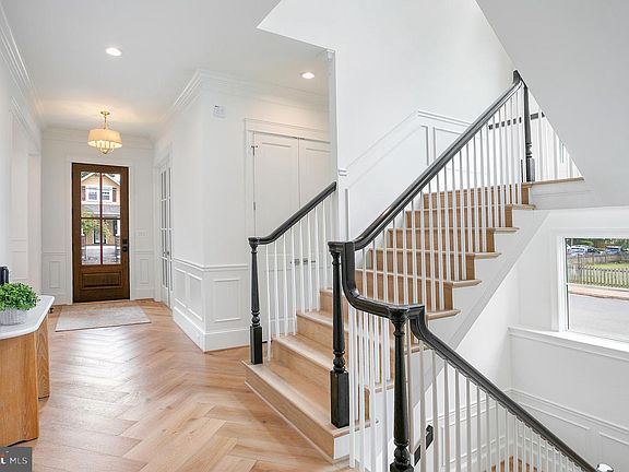 5th image of 502 N Jackson St