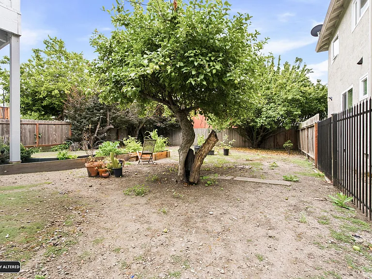 1238 Haskell St #B — Photo 14