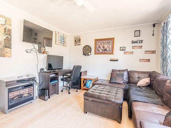 4th image of 621 Evergreen Park Dr