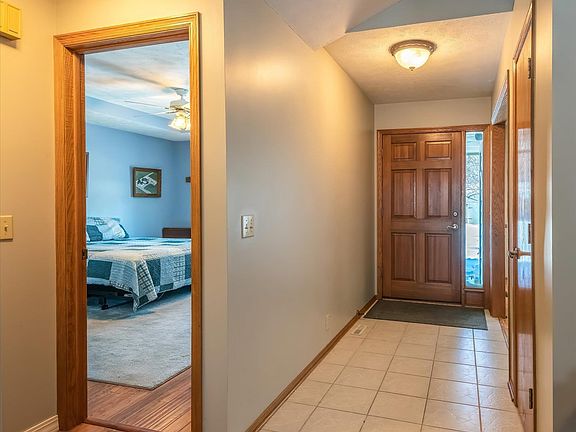 5th image of 19620 Sterling Ct