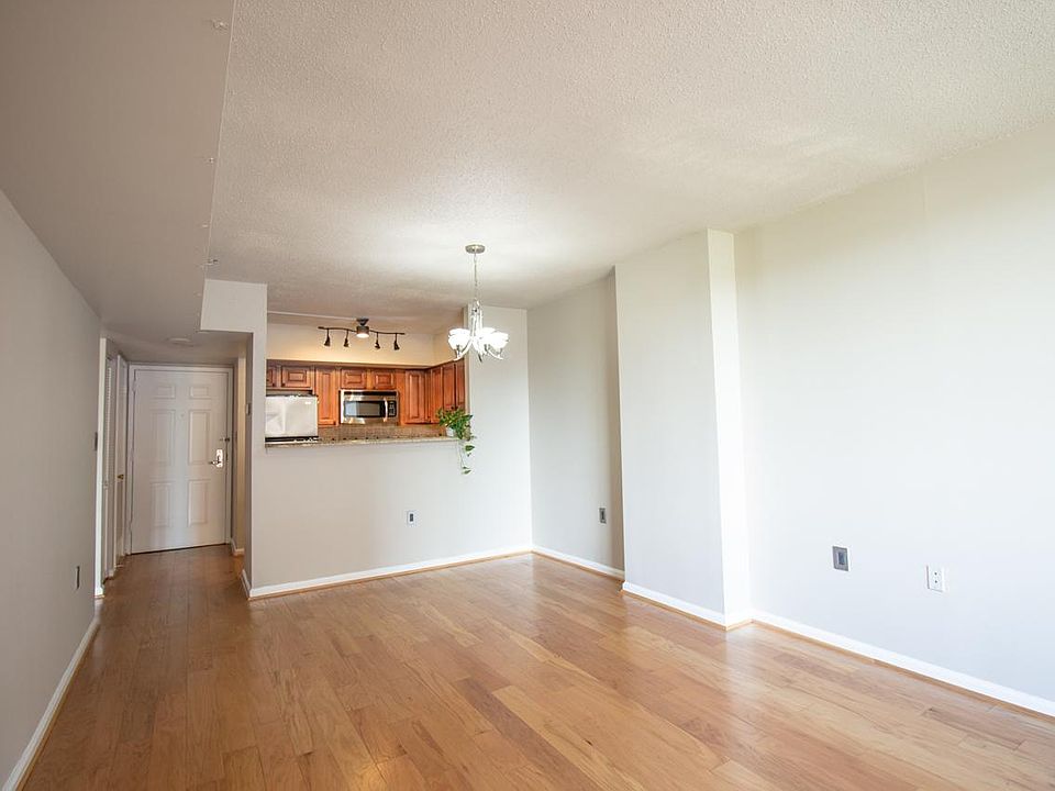 1st image of 1001 N Randolph St APT 606