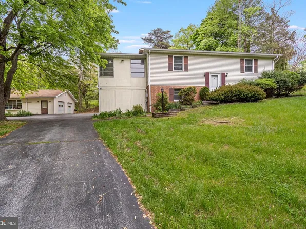 12139 Walnut Point W, Hagerstown, MD 21740