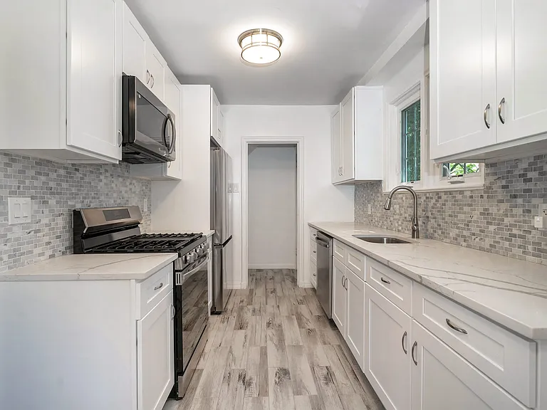 79 Edgewood Ave — Photo 7