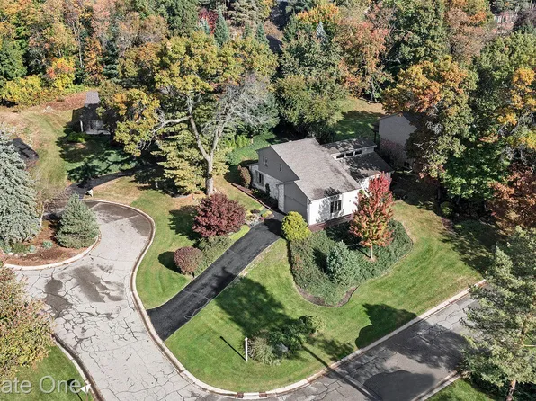 8323 Fawn Valley Dr, Clarkston, MI 48348