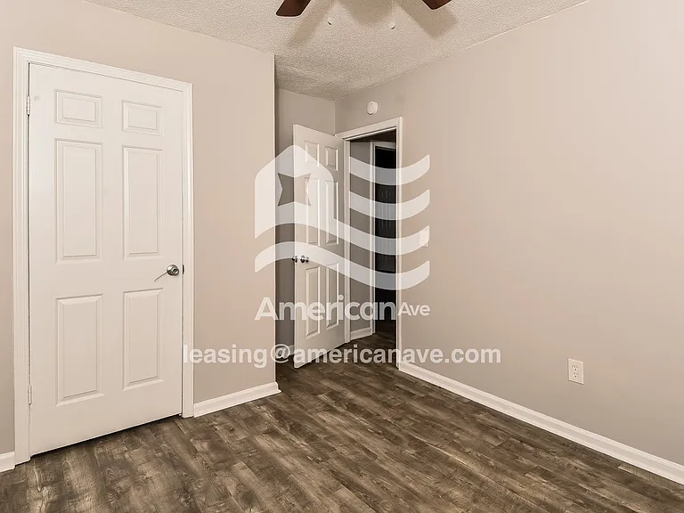 6915_008_wm_-_bedroom_13246659.jpg