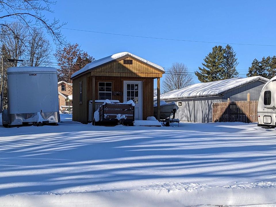 1st image of 684 6th Ave S