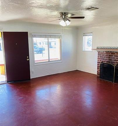 5th image of 219 E Blacklidge Dr