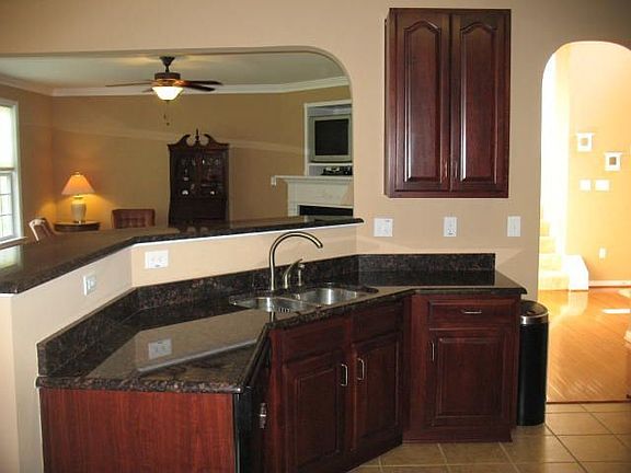 Beautiful Kitchen with Granite Countertops & Upgraded Cabinets