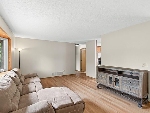3rd image of 1520 Independence Ave