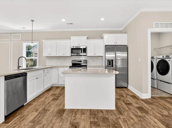 706 S Pollock St, Selma, NC 27576