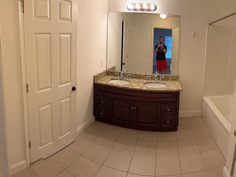 220 Gross Ave — Photo 36