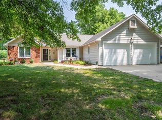 1008 Prescott Dr, Lawrence, KS 66049