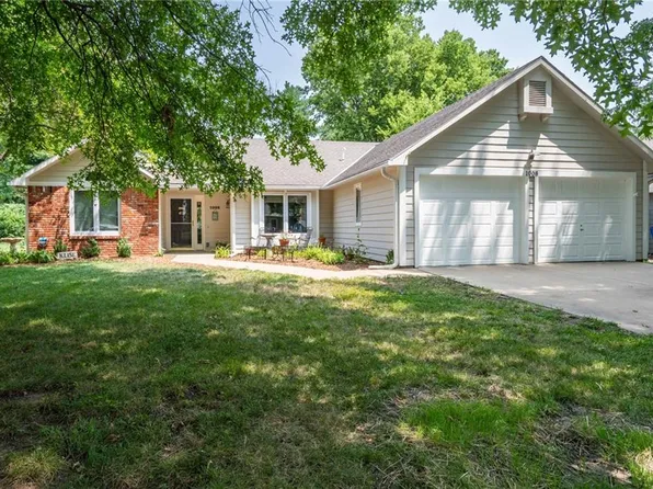 1008 Prescott Dr, Lawrence, KS 66049