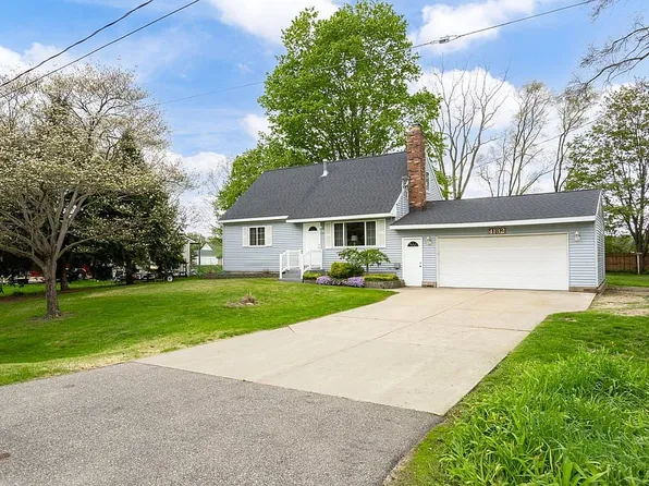4132 Janet Dr, Dorr, MI 49323