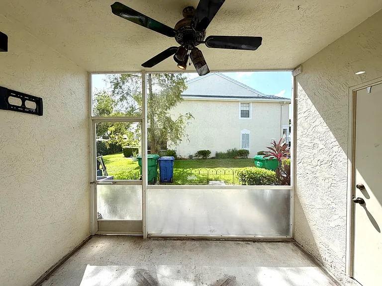 5662 NW 99th Way — Photo 12