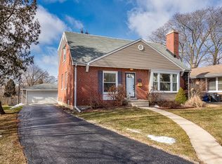 4608 Sherwood Ave, Downers Grove, IL 60515