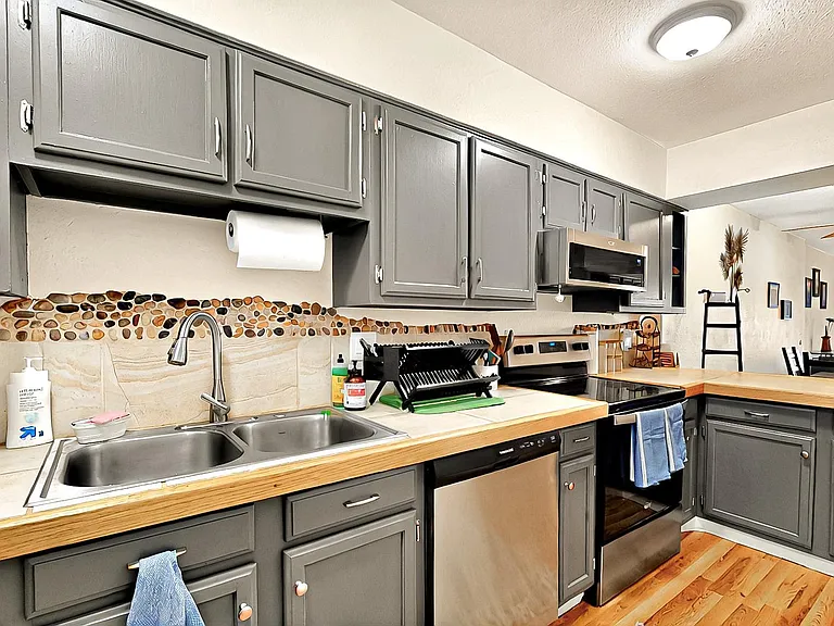 2732 Calle Anna Jean #D — Photo 8