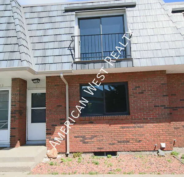 911 Meadow Lane Ave — Photo 1