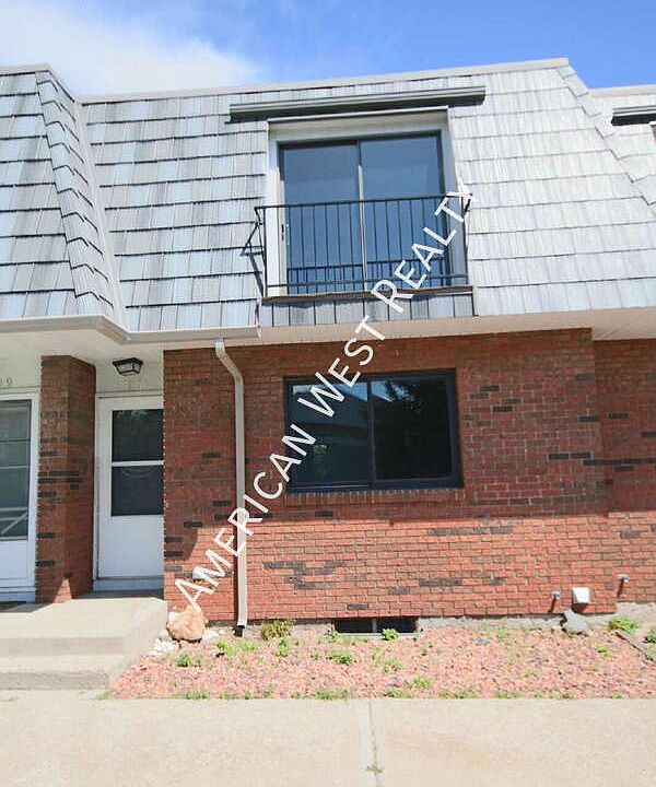 1st image of 911 Meadow Lane Ave
