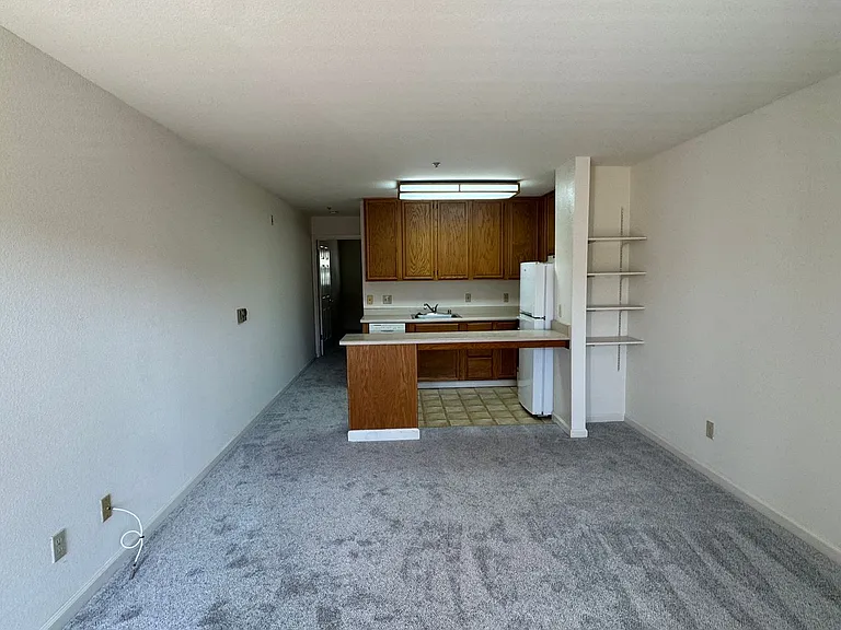 R13 — Photo 12