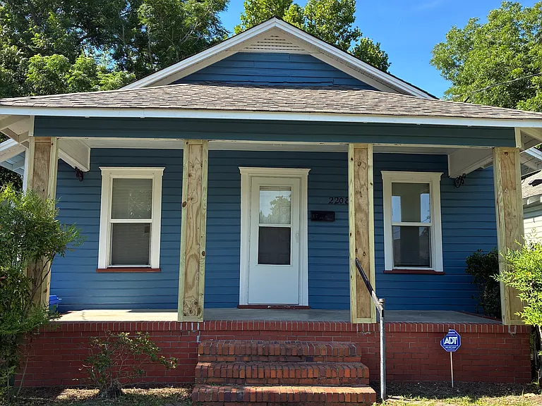 2208 Barnett Ave — Photo 1