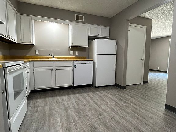 2nd image of 320 Lincoln St APT 8
