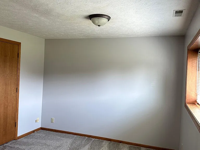 915 Phillips Dr — Photo 17