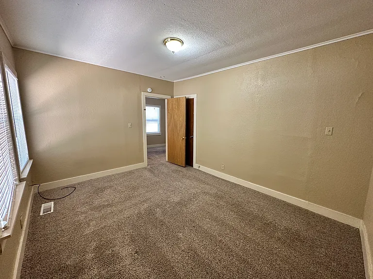 715 Asp Ave #7 — Photo 12