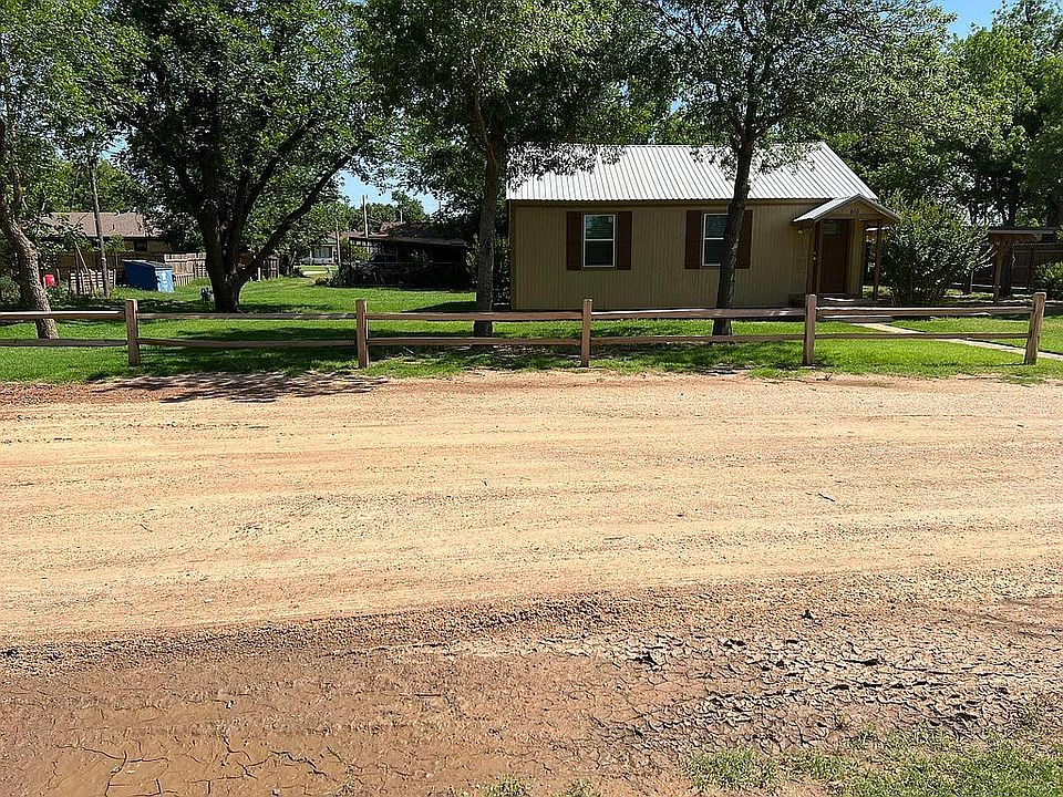610 W C St, Munday, TX 76371 Zillow