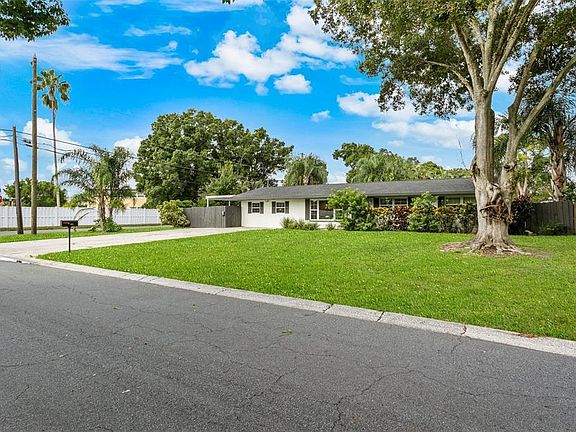 3rd image of 412 DEVILLE DRIVE E